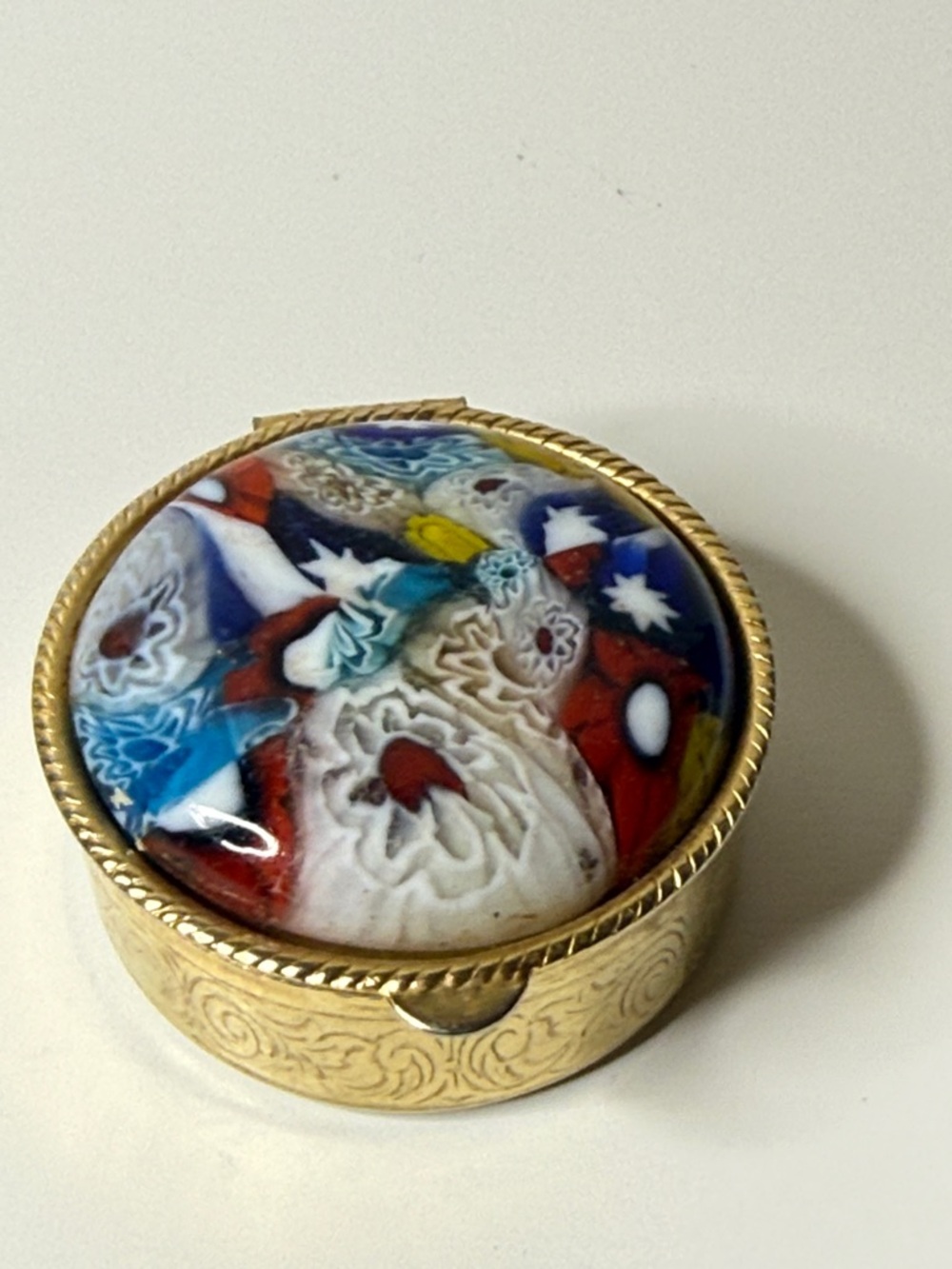 Vintage Round Decorative Glass Millefiori Pill Box - Multicolor stunning